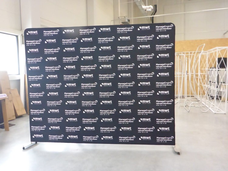 Przykładowa realizacja nr 1: Ścianka Reklamowa Tekstylna Prosta 300 x 240 cm - ścianka wystawiennicza targowa prasowa