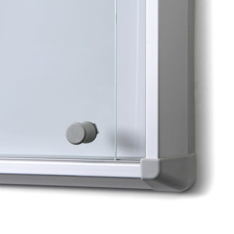 Detal - Gablota magnetyczna SL 10xA4 110x61 cm z przesuwanymi drzwiami zamykana na kluczyk do użytku wewnętrznego gablota wewnętrzna z certyfikatem trudnopalności B1 gablota ogłoszeniowa gablota informacyjna tablica ogłoszeń tablica informacyjna