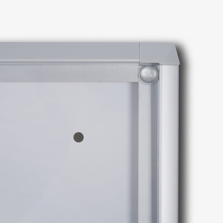 Detal - Gablota magnetyczna XS 6xA4 66x61 cm zamykana na kluczyk do użytku wewnętrznego gablota wewnętrzna gablota ogłoszeniowa gablota informacyjna tablica ogłoszeń tablica informacyjna