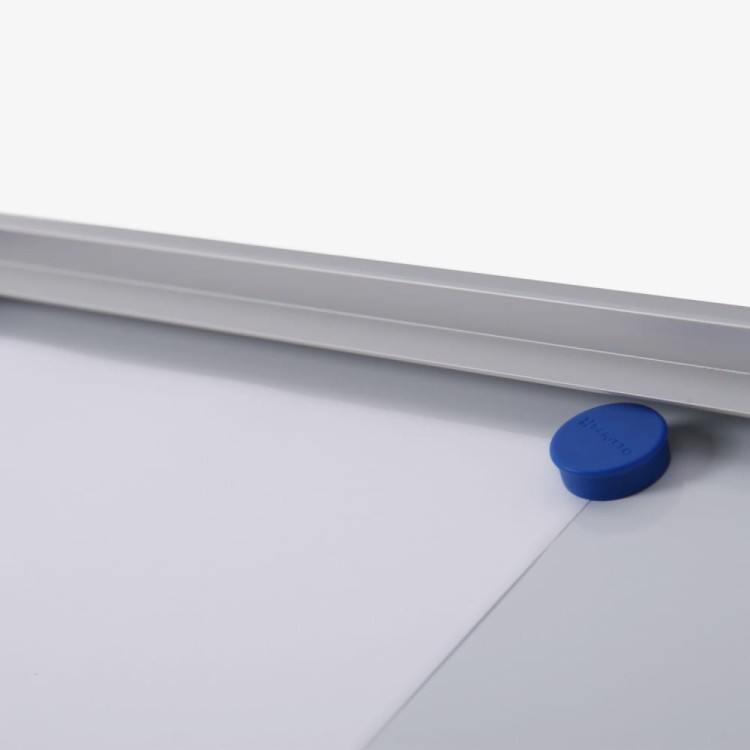 Możliwość stosowania magnesów - Gablota magnetyczna XS 8xA4 88x61 cm zamykana na kluczyk do użytku wewnętrznego gablota wewnętrzna gablota ogłoszeniowa gablota informacyjna tablica ogłoszeń tablica informacyjna