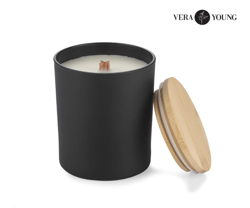 Świeca sojowa 220g - Black Pomegranate - VERA YOUNG czarny z logo